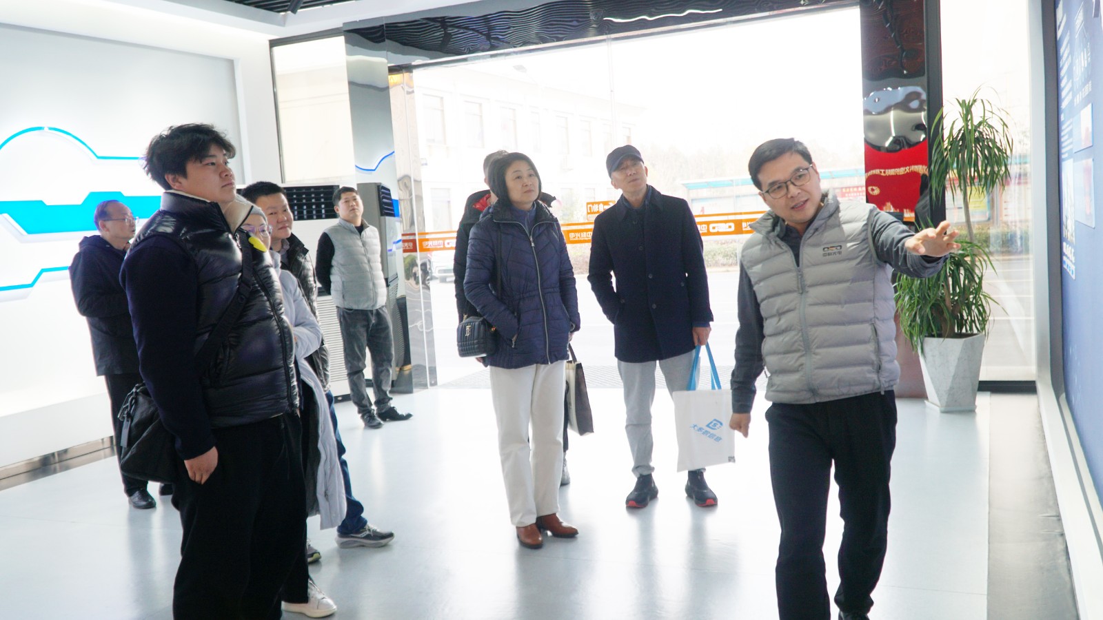 https://www.cn-amd.com/upload/ueditor/1735538537853869.jpg