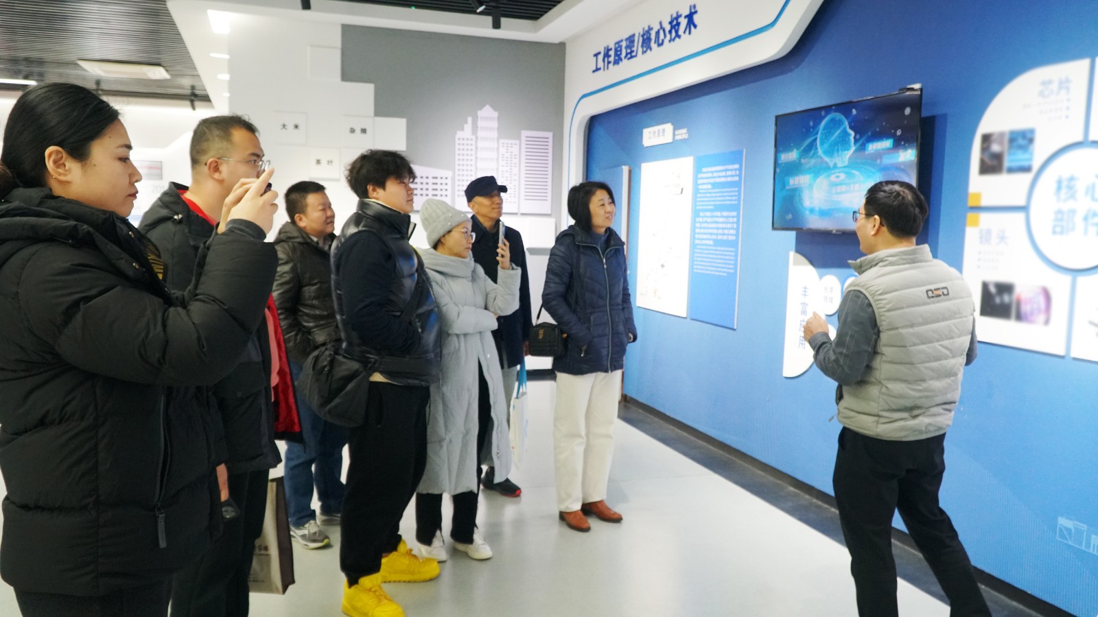 https://www.cn-amd.com/upload/ueditor/1735538558134339.jpg